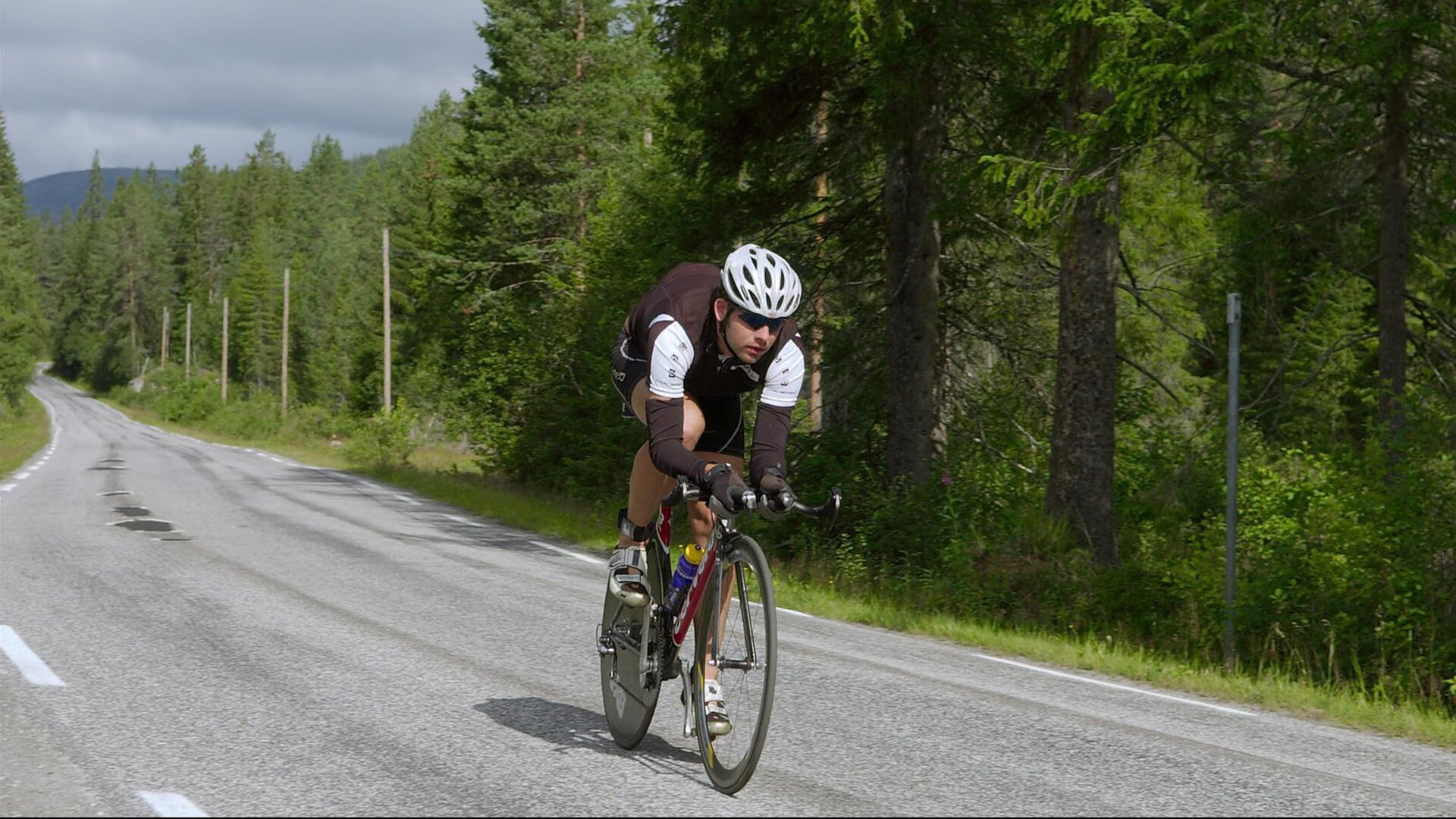 Kering-“岩壁飞跃：高空赛段的极限表现”，岩壁跳跃
